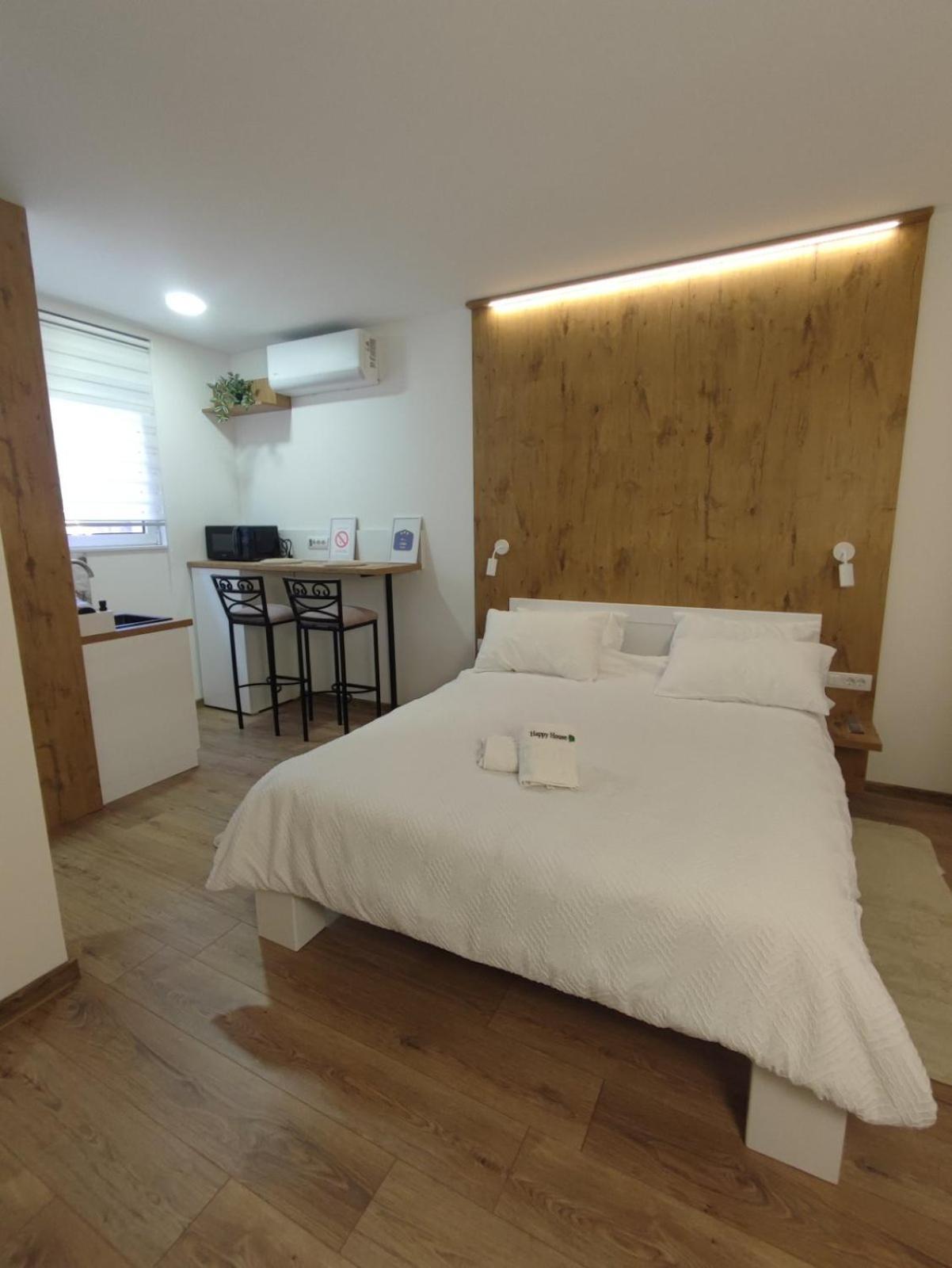 Apartmani Happy House Surčin Eksteriør billede