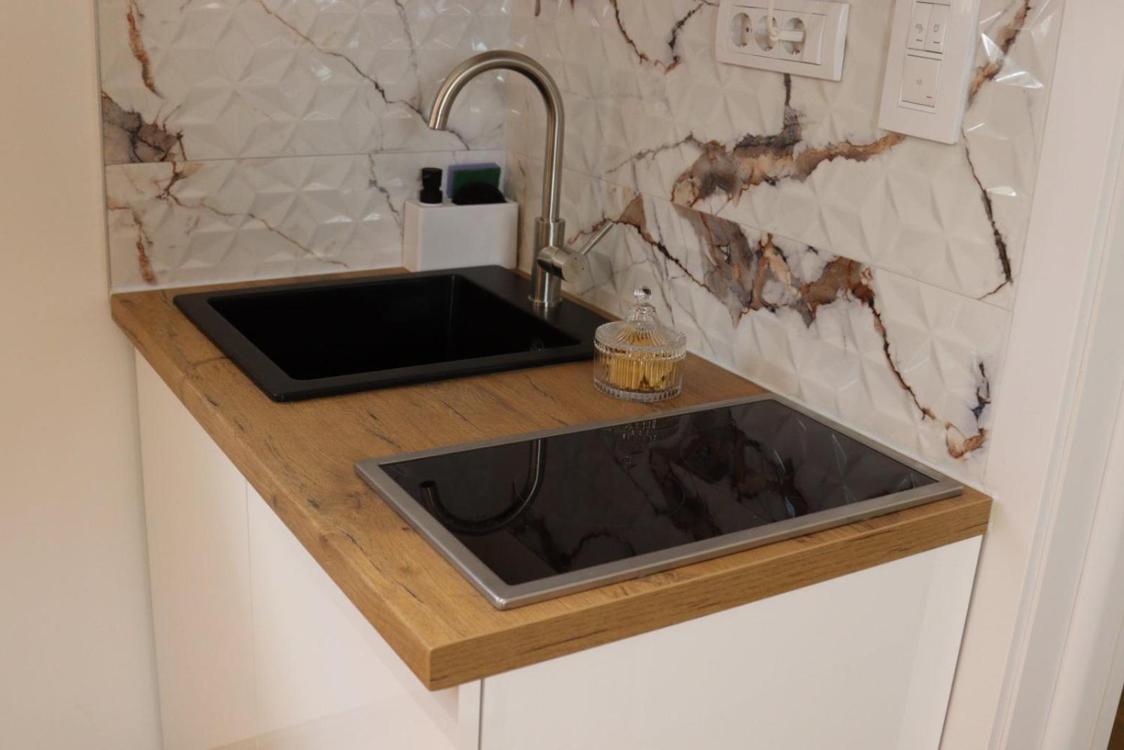 Apartmani Happy House Surčin Eksteriør billede