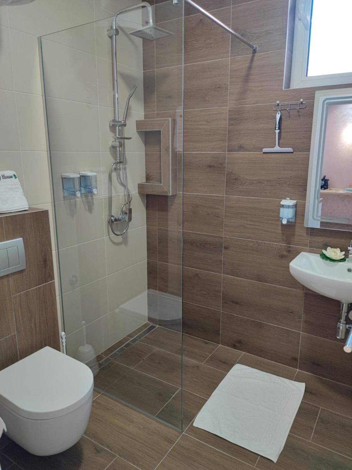 Apartmani Happy House Surčin Eksteriør billede