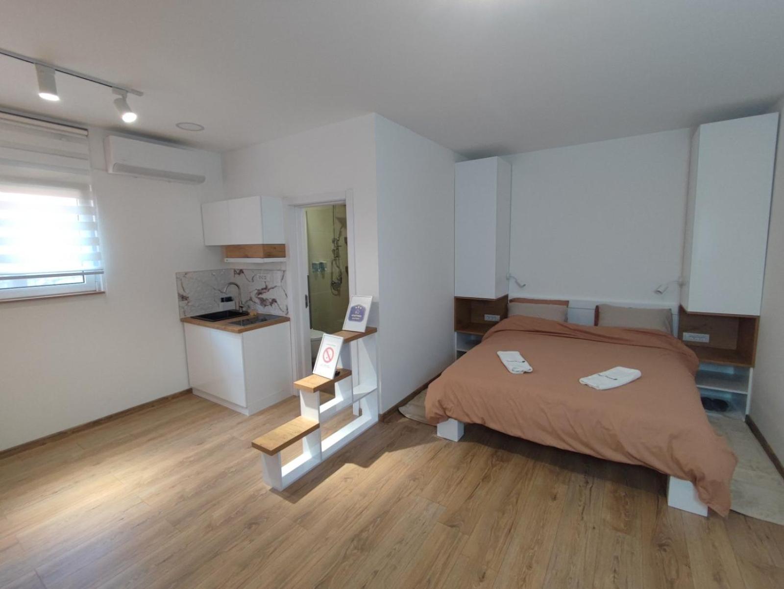 Apartmani Happy House Surčin Eksteriør billede