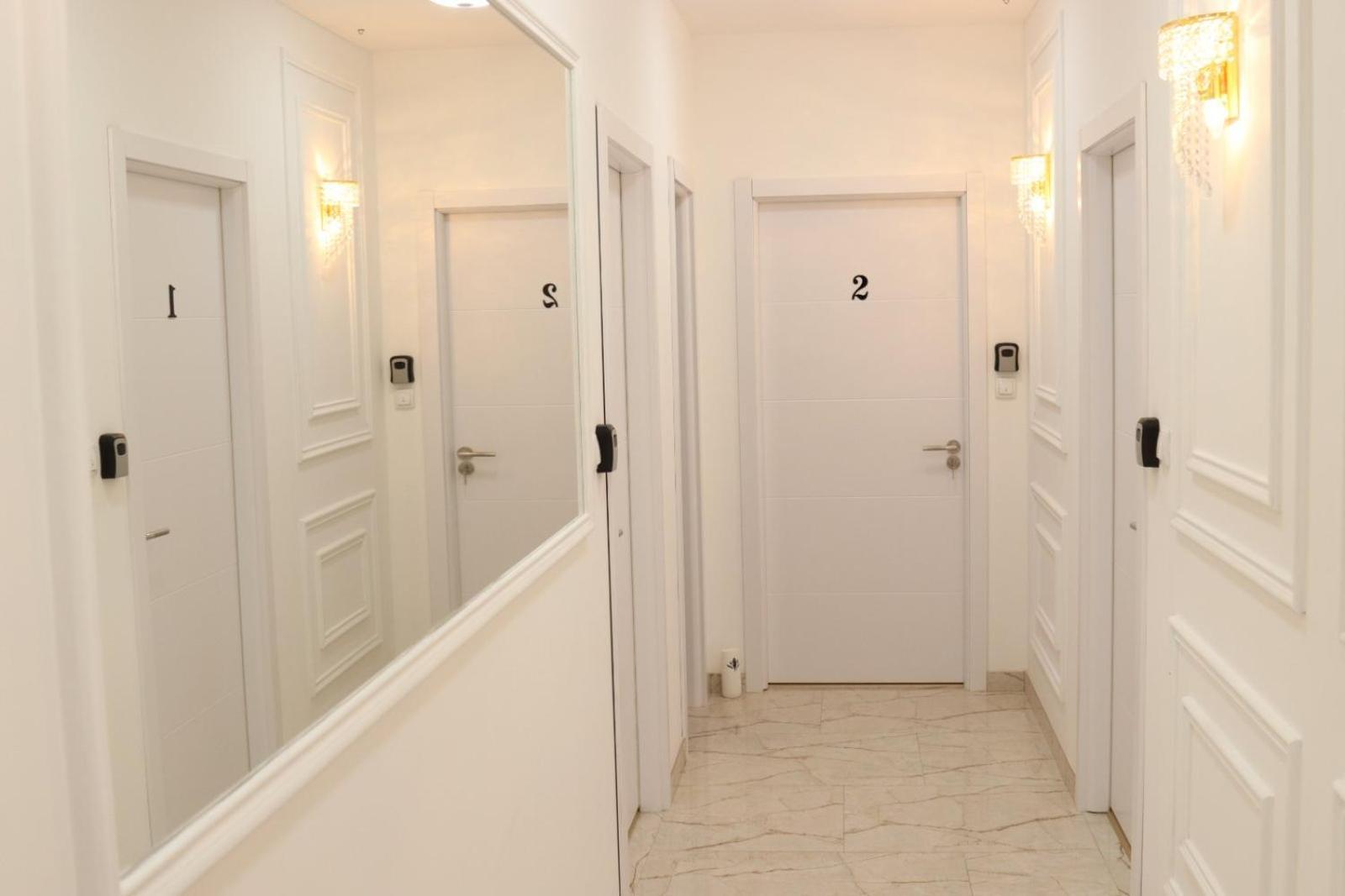 Apartmani Happy House Surčin Eksteriør billede